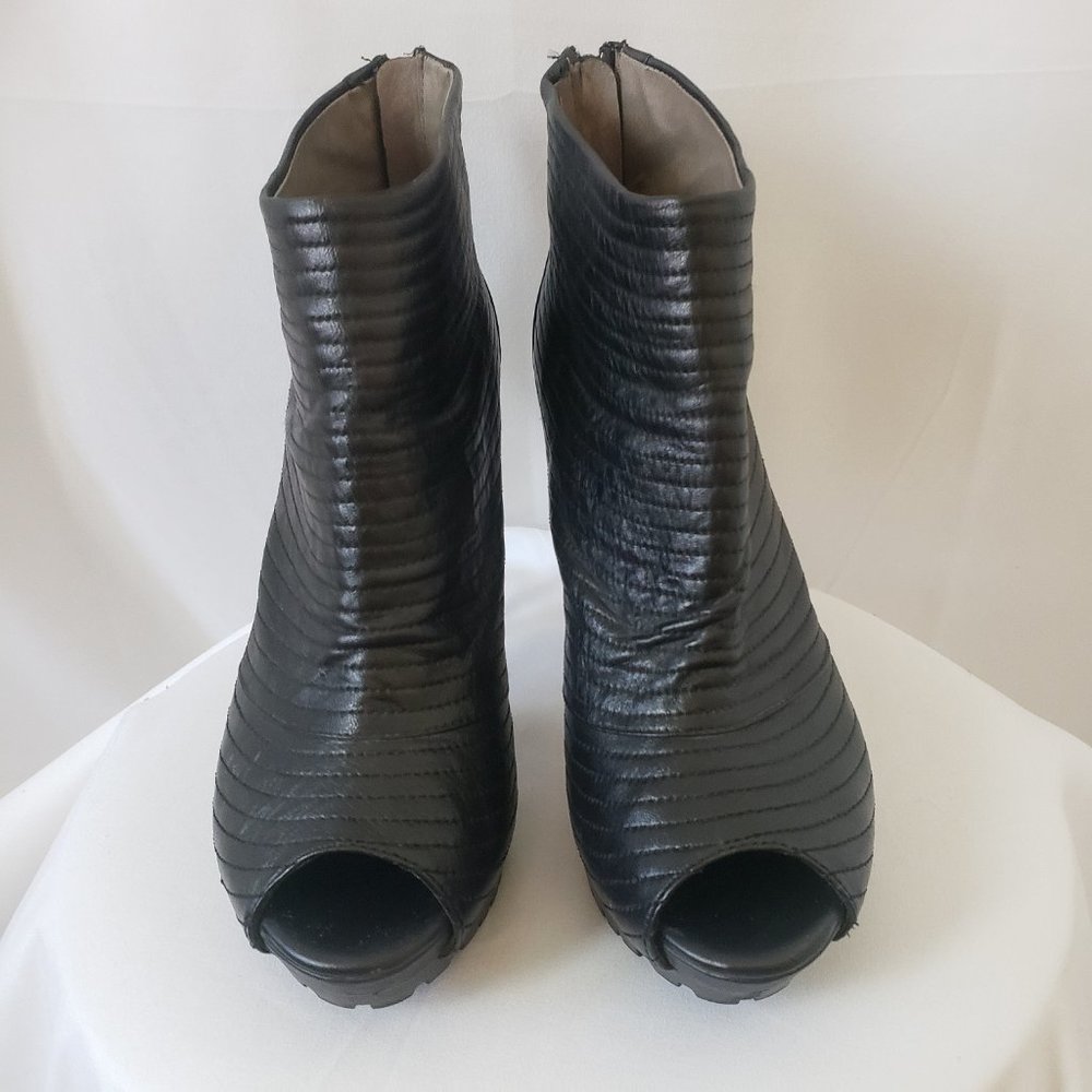 🍒Levity Ankle Bootie